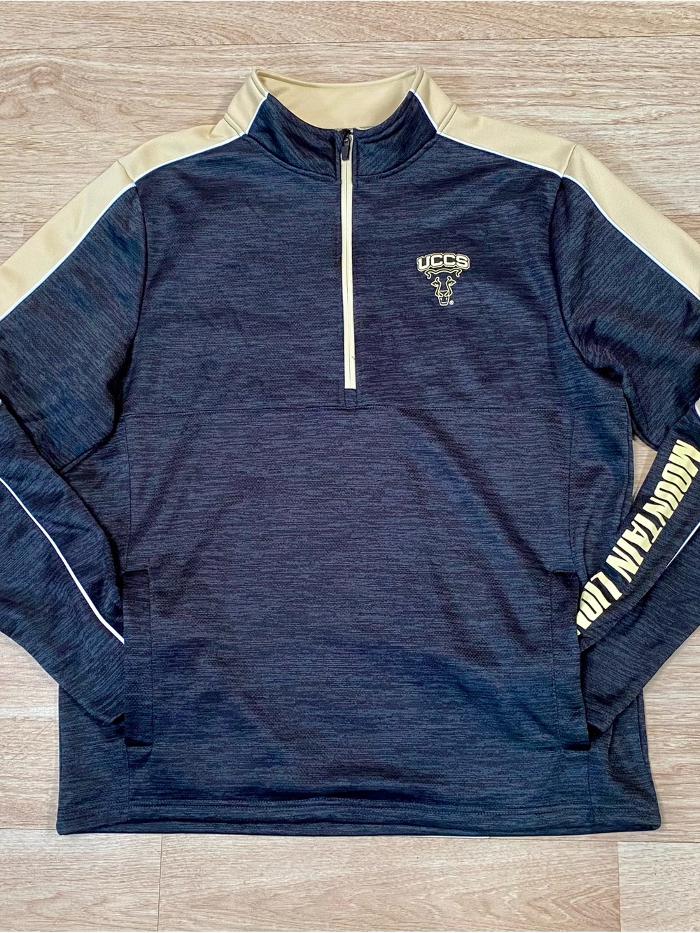 UCCS Mountain Lions Pullover Mens Large Dark Grey 1/4 Zip Colosseum Shirt Jacket